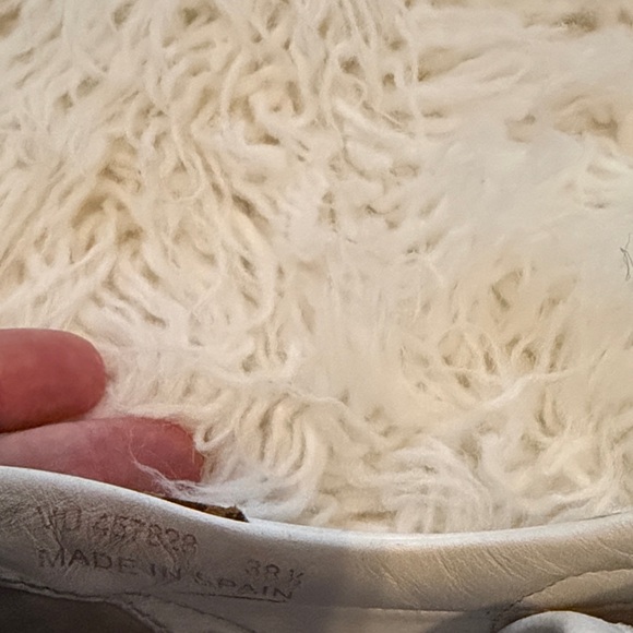 SAINT LAURENT | Stylish White and Tan Women's Sneakers - Picture 6 of 8